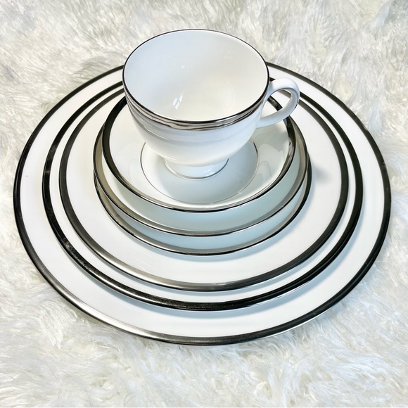 Wedgwood Bone China Carlyn 7 piece place setting dining set